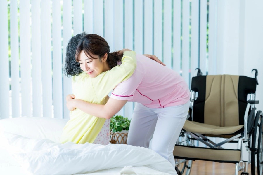 利用者様に寄り添うヘルパーの様子